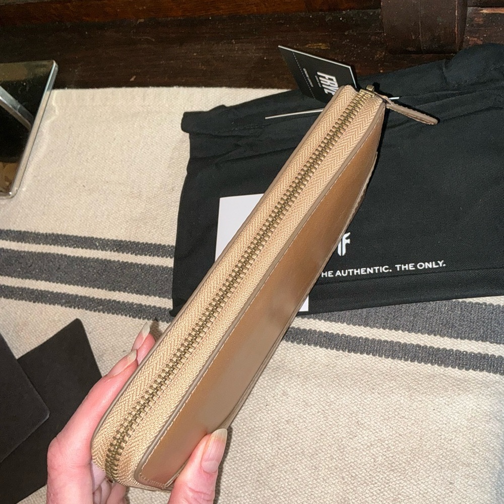 NWT Frye Leather Melissa Zip Around Wallet Beige Brown Retail $158 - Picture 10 of 13